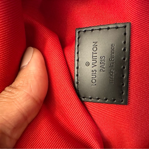 LOUIS VUITTON world tour bumbag - Picture 12 of 16